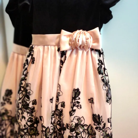 Girls dress - Picture 2 of 7